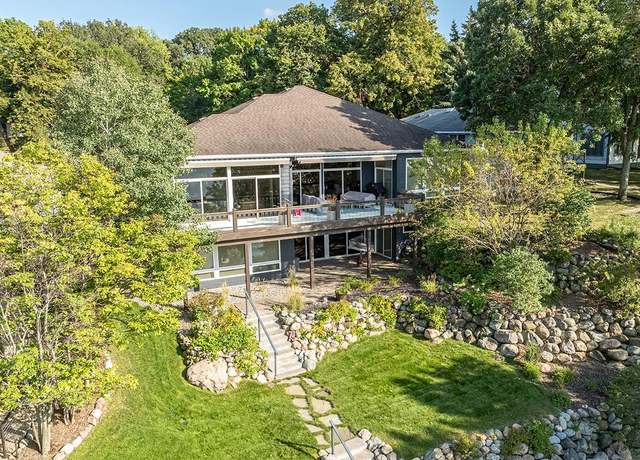 Property at 3907 Lakeshore Dr, Okoboji, IA 51355, 5 beds, 3.5 baths