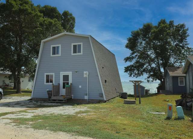 Property at 25991 105th St, Spirit Lake, IA 51360, 4 beds, 2 baths