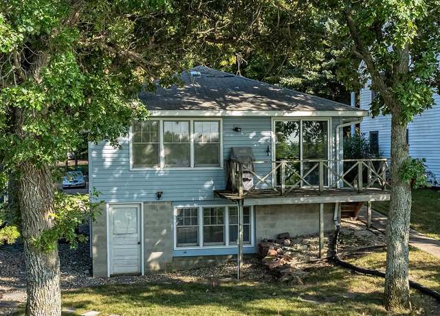 Property at 3903 Lakeshore Dr, Okoboji, IA 51355, 3 beds, 2.5 baths