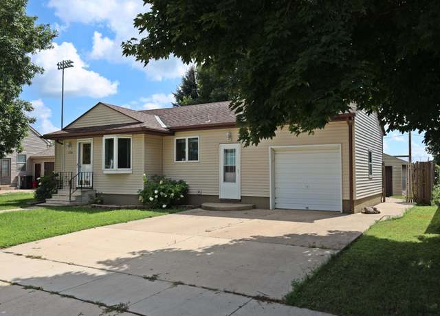 Property at 1726 1st Ave S, Estherville, IA 51334, 2 beds, 1 bath