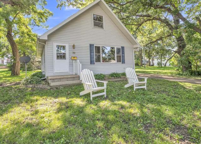 Property at 701 7th St, Spirit Lake, IA 51360, 3 beds, 1.5 baths