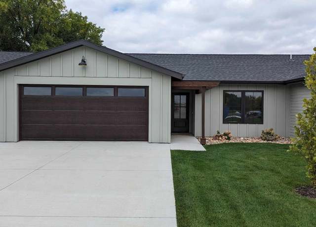Property at 3922 Dorothy's Ln, Spirit Lake, IA 51360, 3 beds, 2 baths