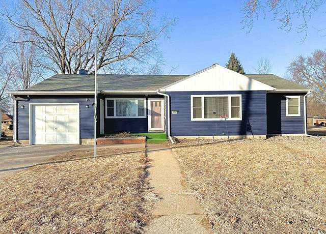 Property at 3007 5th St, Emmetsburg, IA 50536, 3 beds, 2 baths