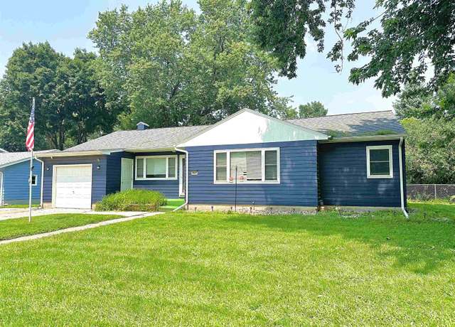 Property at 3007 5th St, Emmetsburg, IA 50536, 3 beds, 2 baths