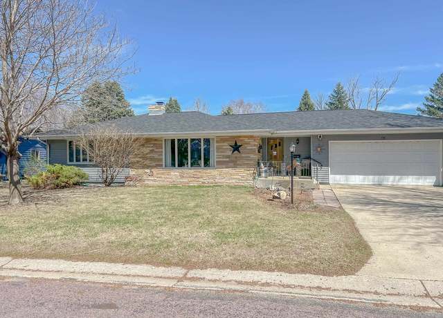 Property at 710 Ithaca Ave, Spirit Lake, IA 51360, 4 beds, 2 baths