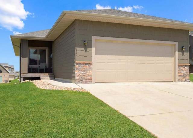 Property at 290 240th Ave #185, Arnolds Park, IA 51331, 4 beds, 2.5 baths