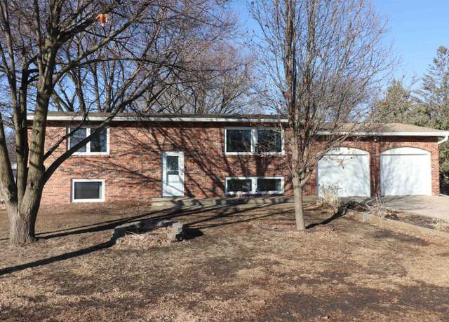 Property at 811 3rd Ave SE, Spencer, IA 51301, 3 beds, 2 baths