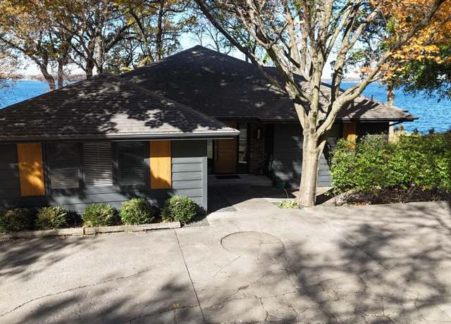 Property at 3019 1st St, Arnolds Park, IA 51331, 4 beds, 2 baths