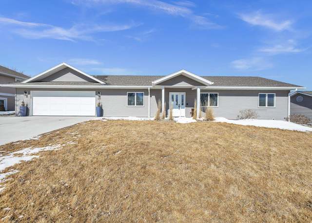 Property at 4105 15th St, Spirit Lake, IA 51360, 5 beds, 3 baths