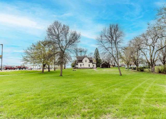 Property at 410 S Market Street St, Lake Park, IA 51347, 4 beds, 1.5 baths