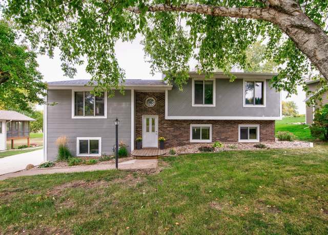 Property at 21524 155th St, Spirit Lake, IA 51360, 3 beds, 2 baths