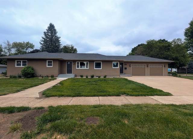 Property at 1105 W 5th St, Spencer, IA 51301, 5 beds, 2 baths