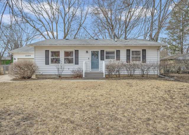 Property at 2104 Chicago Ave Ave, Spirit Lake, IA 51360, 3 beds, 2.5 baths