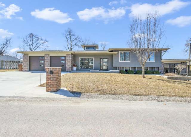 Property at 2103 Okoboji Blvd Blvd, West Okoboji, IA 51351, 3 beds, 2.5 baths