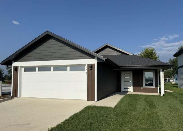 Property at 201 34th Ave W, Spencer, IA 51301, 3 beds, 2 baths