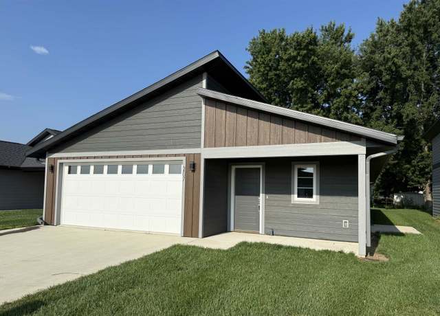 Property at 207 34th Ave W, Spencer, IA 51301, 3 beds, 2 baths
