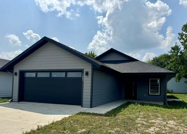 Property at 205 34th Ave W, Spencer, IA 51301, 3 beds, 2 baths
