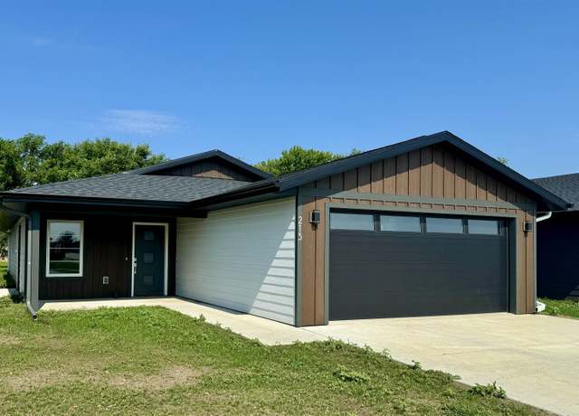Property at 213 34th Ave W, Spencer, IA 51301, 3 beds, 2 baths