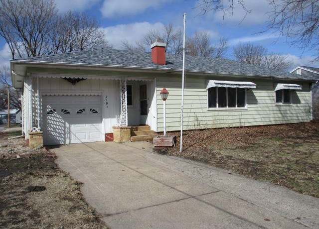 Property at 2105 15th St, Emmetsburg, IA 50536, 3 beds, 1.5 baths