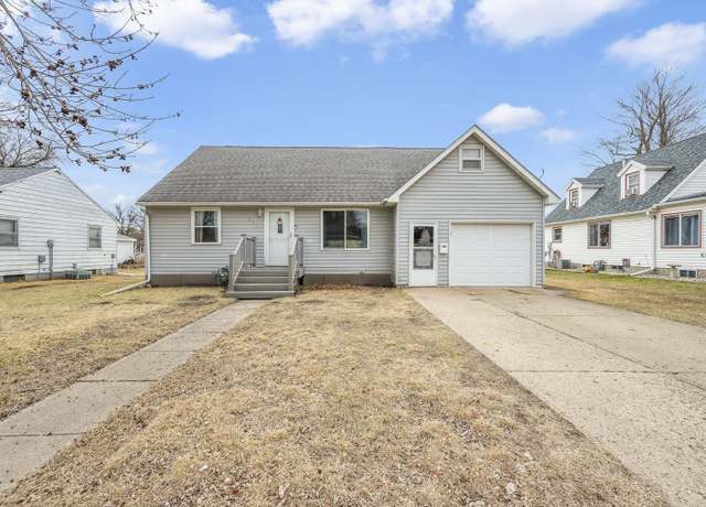 Property at 333 N 17th St, Estherville, IA 51334, 4 beds, 2 baths