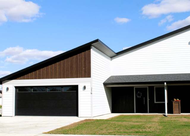 Property at 216 34th Ave W, Spencer, IA 51301, 3 beds, 2 baths