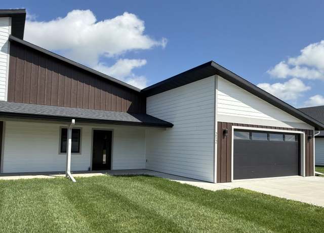 Property at 212 34th Ave W, Spencer, IA 51301, 3 beds, 2 baths