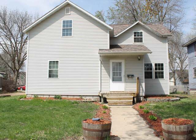 Property at 311 W 5th St, Spencer, IA 51301, 5 beds, 2 baths