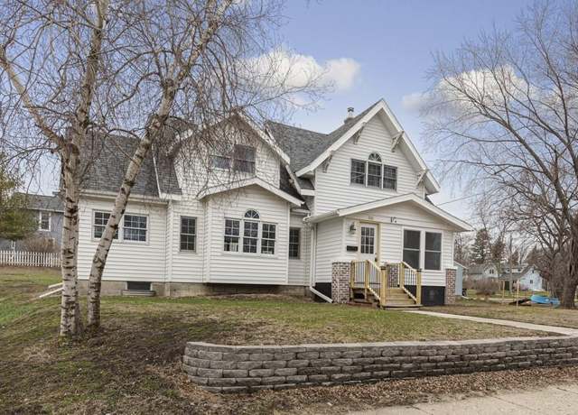 Property at 703 Des Moines St, Emmetsburg, IA 50536, 4 beds, 2 baths