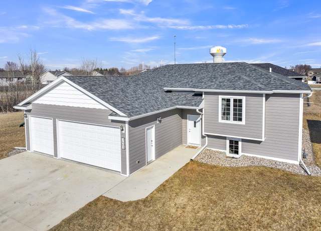 Property at 3605 Lincoln Ave. Ave, Spirit Lake, IA 51360, 5 beds, 3 baths