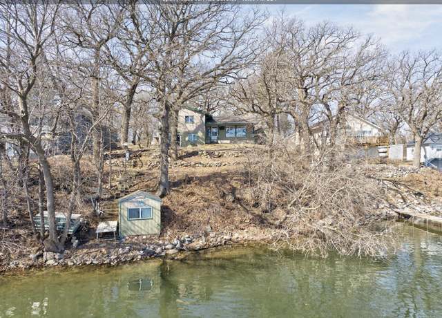 Property at 402 15th St, Spirit Lake, IA 51360, 3 beds, 2 baths