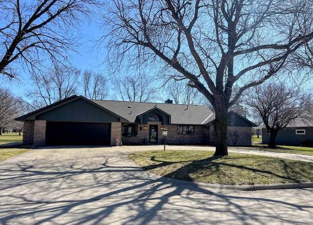 Property at 1414 Country Club Ln, Spencer, IA 51301, 4 beds, 3.5 baths