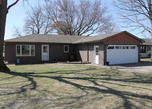 Property at 16 E 24th St, Spencer, IA 51301, 3 beds, 2.5 baths