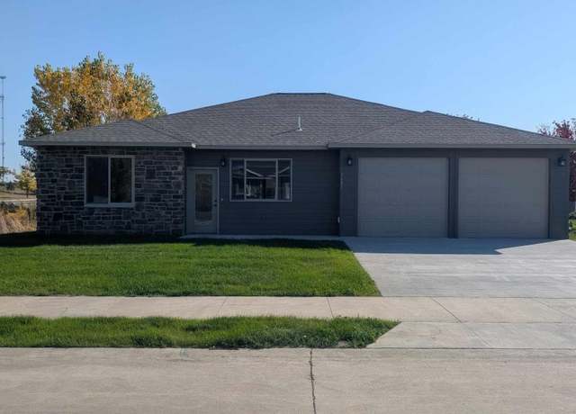 Property at 3601 King's Ct, Spirit Lake, IA 51360, 3 beds, 2 baths