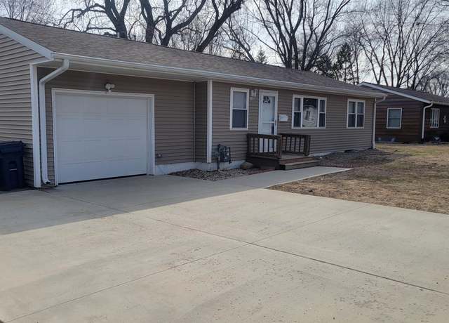 Property at 2103 Denver Ave, Spirit Lake, IA 51360, 3 beds, 1 bath