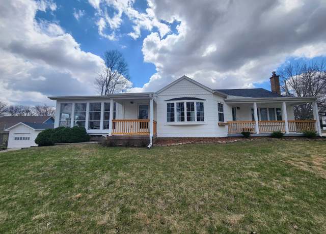 Property at 502 Palmer St, Emmetsburg, IA 50536, 4 beds, 2 baths