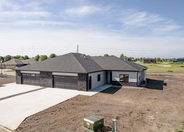 Property at 3134 Spruce Court, Unit B, Spirit Lake, IA 51360, 3 beds, 2 baths