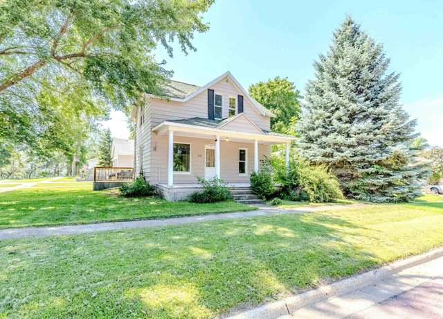Property at 310 S 2nd St, Lake Park, IA 51347, 3 beds, 1.5 baths