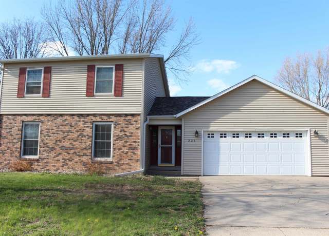 Property at 221 Southmoor Dr, Spencer, IA 51301, 4 beds, 2.5 baths