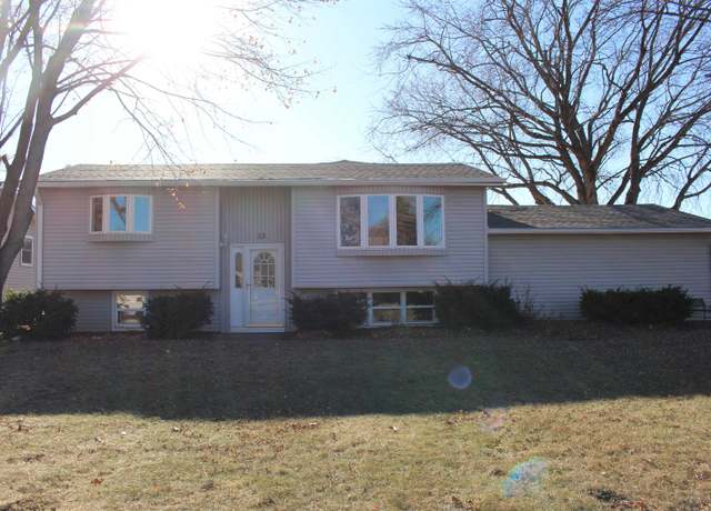 Property at 334 8th St SW, Spencer, IA 51301, 4 beds, 1.5 baths
