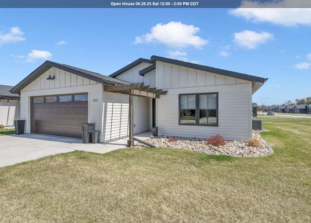 Property at 1537 Blaines Way, Spirit Lake, IA 51360, 3 beds, 2 baths