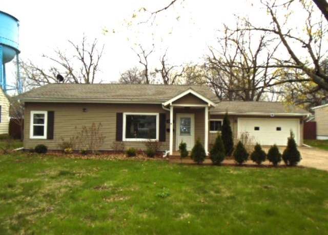 Property at 1530 Maplecrest Dr, Estherville, IA 51334, 2 beds, 1 bath
