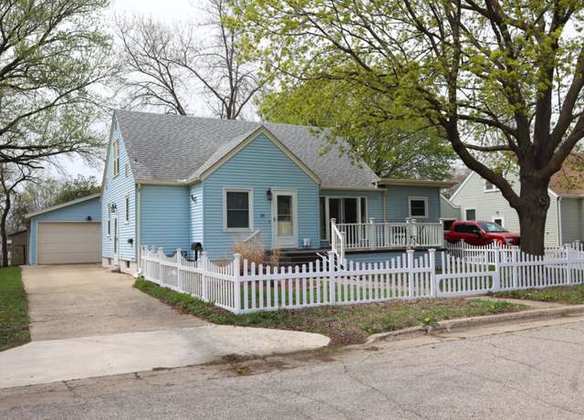Property at 121 N 16th St, Estherville, IA 51334, 3 beds, 1 bath
