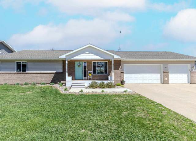 Property at 4101 15th St, Spirit Lake, IA 51360, 4 beds, 3 baths