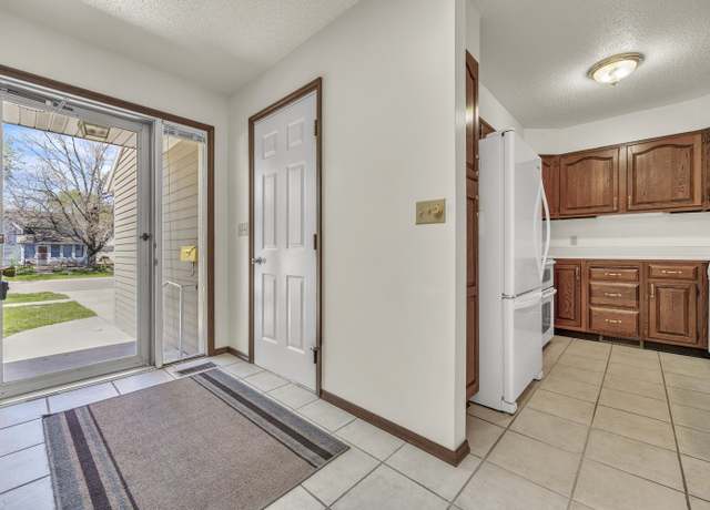 Property at 1004 N 2nd Ave N, Estherville, IA 51334, 2 beds, 1.5 baths