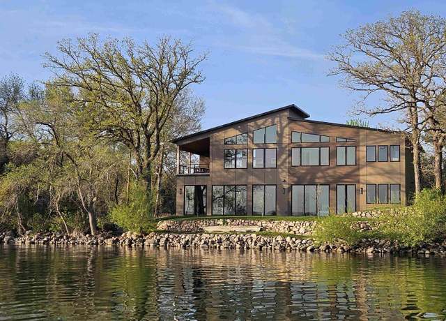 Property at 2411 Lakeshore Dr, Wahpeton, IA 51351, 5 beds, 5 baths