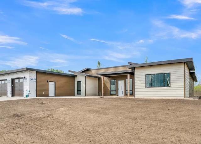 Property at 250 28th St, Milford, IA 51351, 4 beds, 2.5 baths