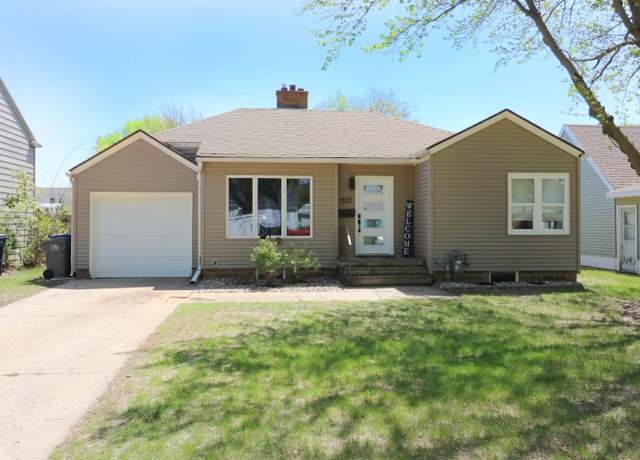 Property at 820 E 4th St, Spencer, IA 51301, 2 beds, 1 bath