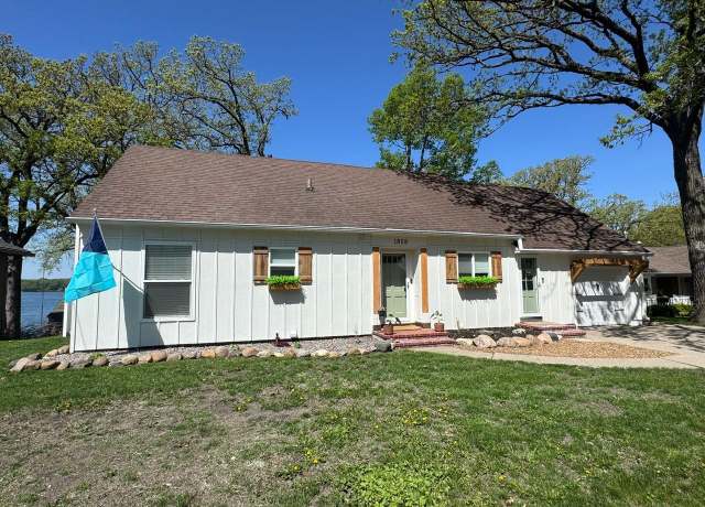 Property at 1808 Oakwood Ave, Fairmont, MN 56031, 3 beds, 2 baths