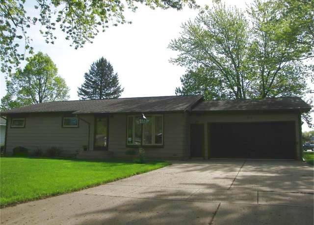 Property at 818 1st Ave SW, Spencer, IA 51301, 3 beds, 1.5 baths