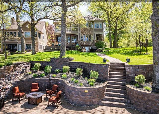 Property at 15941 Lakeshore Dr, Spirit Lake, IA 51360, 6 beds, 5 baths